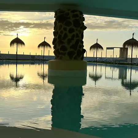 Island Village Sunset By Deihu Experiences أذيخي