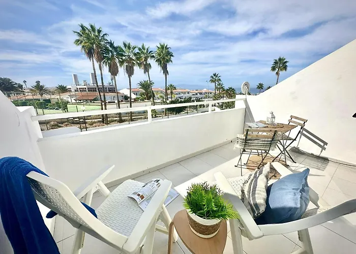 Апартаменти Island Village Sunset By Deihu Experiences